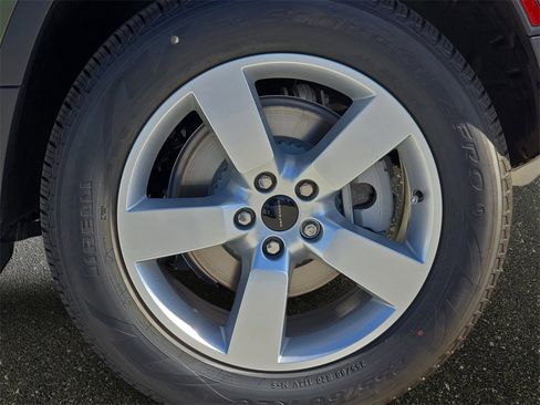 New 2026 Land Rover Defender 110 S image 33