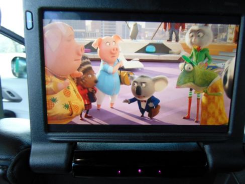 Used 2018 Chrysler Pacifica Limited w/ Tire & Wheel Group image 11