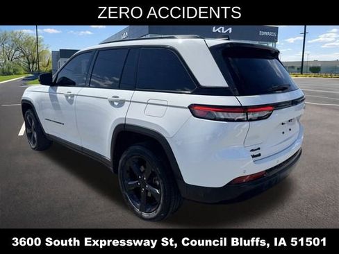 Used 2023 Jeep Grand Cherokee Altitude AWD/4WD image 6