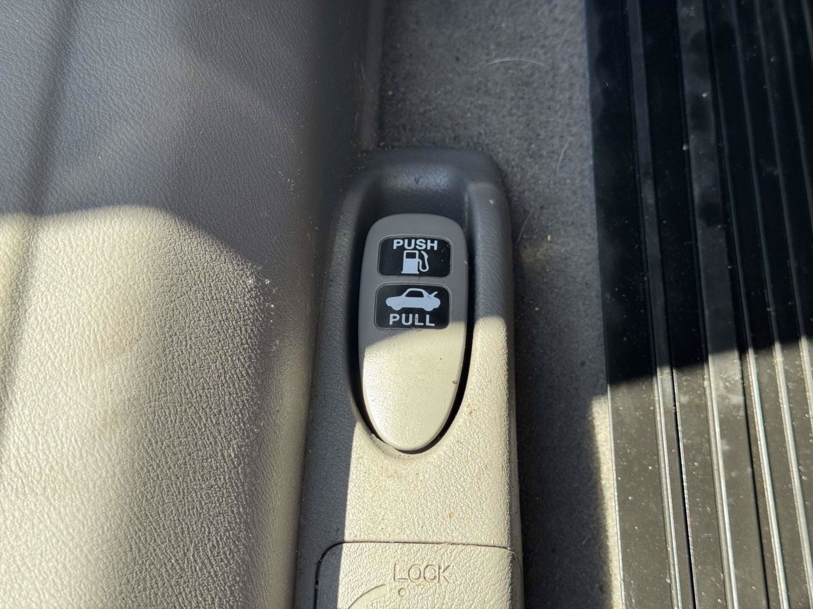 Used 2011 Honda Civic DX-VP image 16