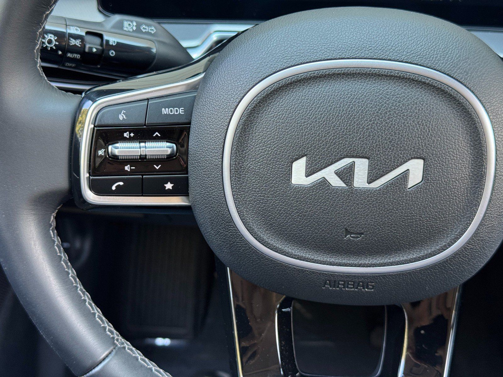 Used 2024 Kia Sorento SX FWD image 21