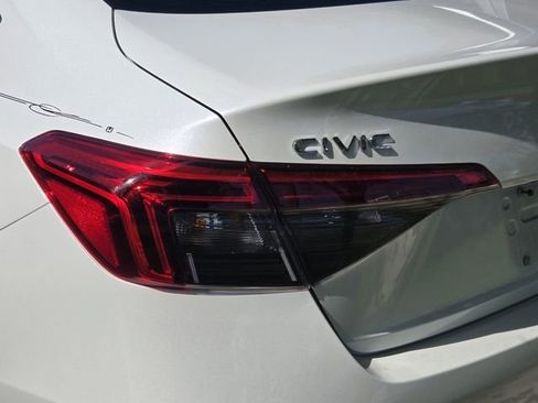 Used 2024 Honda Civic Sport image 8