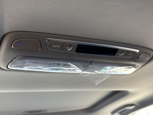 Used 2025 Kia Telluride EX w/ EX Captain's Chair Package FWD image 10