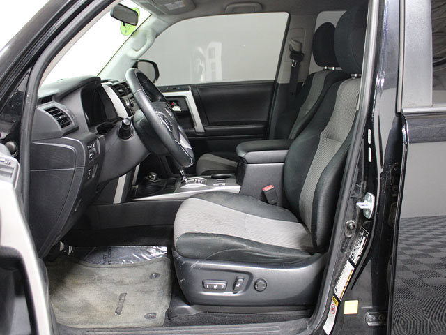 Used 2016 Toyota 4Runner SR5 AWD/4WD image 10