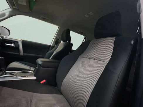 Used 2018 Toyota 4Runner SR5 AWD/4WD image 10