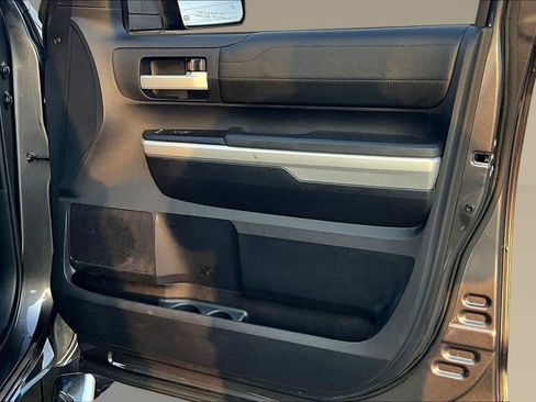 Used 2016 Toyota Tundra Limited w/ Limited Premium Package image 31