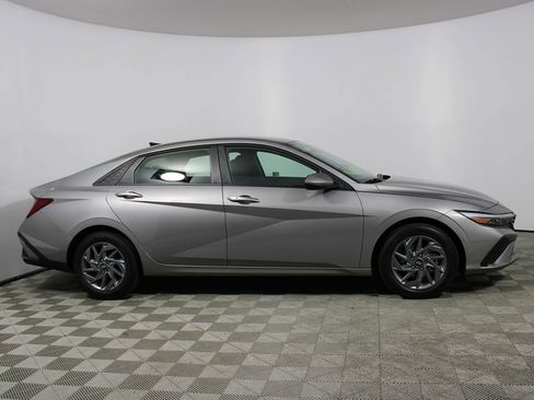 Used 2025 Hyundai Elantra Blue image 20