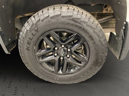 Used 2024 Chevrolet Silverado 1500 Custom Trail Boss AWD/4WD image 38