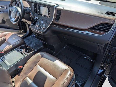 Used 2019 Toyota Sienna Limited Premium w/ Carpet Mat Package FWD image 21