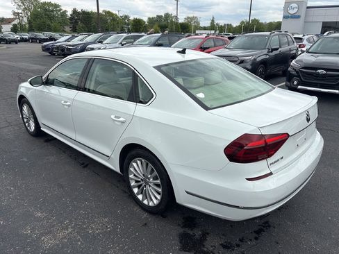 Used 2017 Volkswagen Passat 1.8T SE w/ SE Lighting Package FWD image 5