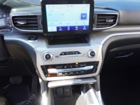 Used 2022 Ford Explorer XLT w/ Equipment Group 202A image 31