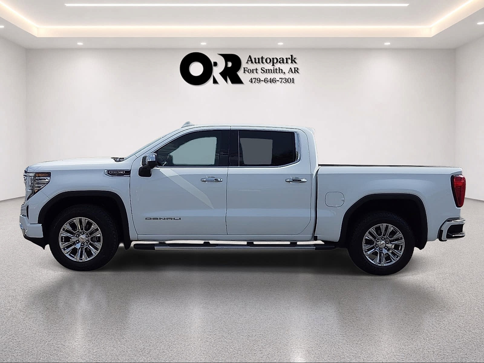 Used 2022 GMC Sierra 1500 Denali w/ Technology Package AWD/4WD image 3