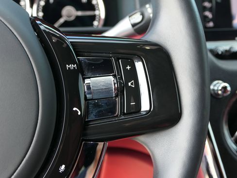 Used 2022 Rolls-Royce Cullinan image 24