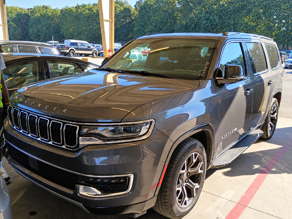 Used 2024 Jeep Wagoneer Series III AWD/4WD image 3