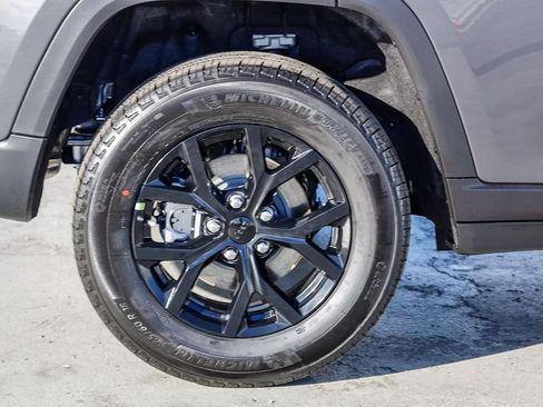 New 2025 Jeep Grand Cherokee Altitude image 11