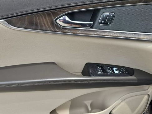 Used 2017 Lincoln MKX Select w/ Select Plus Package FWD image 31
