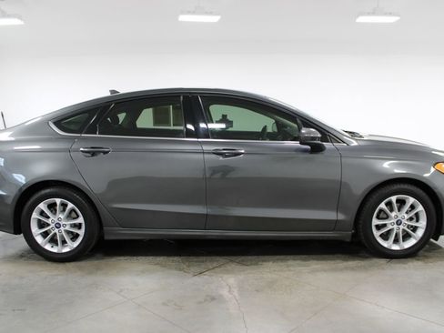 Used 2020 Ford Fusion SE image 11