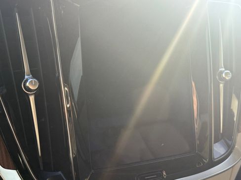 Used 2022 Volvo S60 B5 Momentum w/ Premium Package image 10