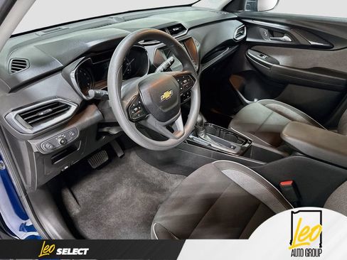 Used 2023 Chevrolet TrailBlazer LT FWD image 12