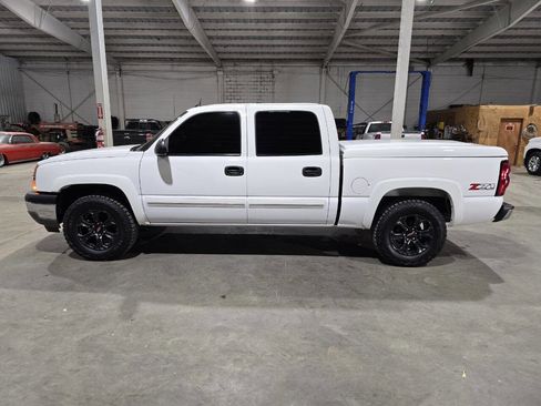 Used 2005 Chevrolet Silverado 1500 4x4 Crew Cab w/ Safe And Sound Package image 6