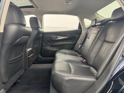 Used 2017 INFINITI Q70 L 3.7 image 38