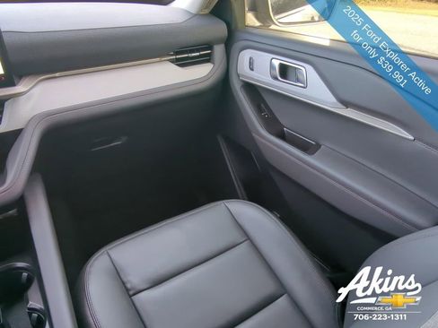 Used 2025 Ford Explorer Active w/ Active Comfort Package image 16