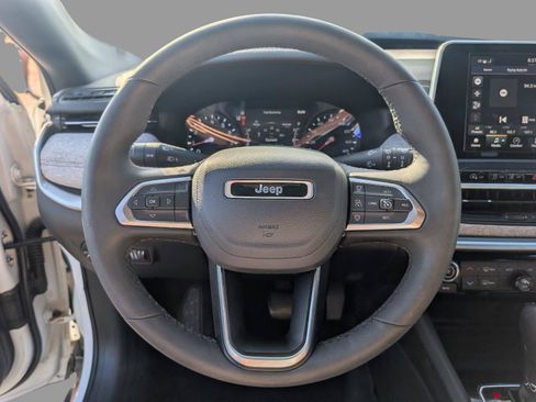 Used 2025 Jeep Compass Latitude w/ Convenience Group AWD/4WD image 27