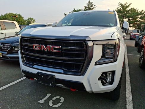 Used 2024 GMC Yukon AT4 w/ Technology Package AWD/4WD image 2