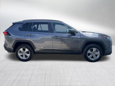 Used 2022 Toyota RAV4 LE AWD/4WD image 5