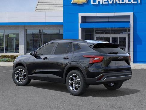 New 2026 Chevrolet Trax LT w/ LT Convenience Package FWD image 3