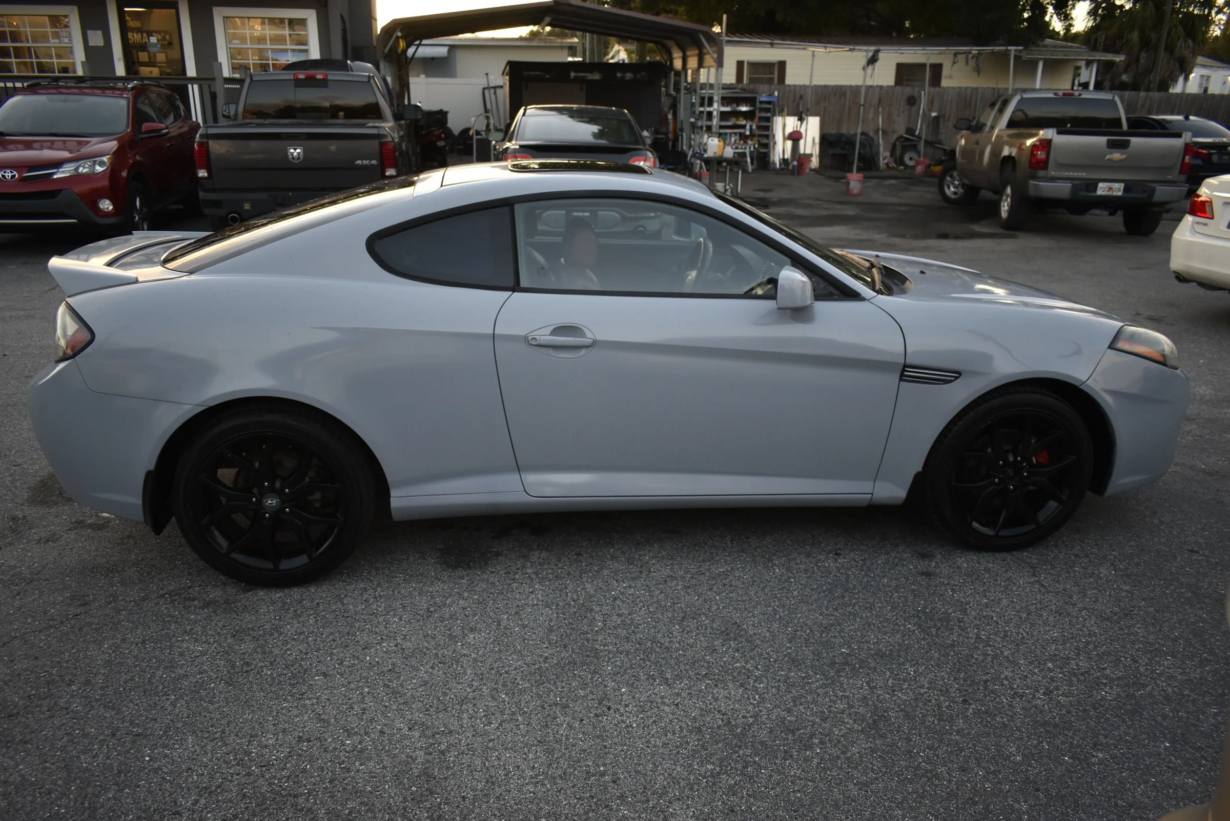 Used 2008 Hyundai Tiburon FWD image 8