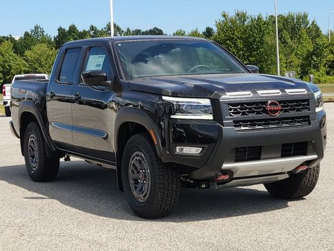 New 2025 Nissan Frontier PRO-4X w/ Interior Protection Package image 2