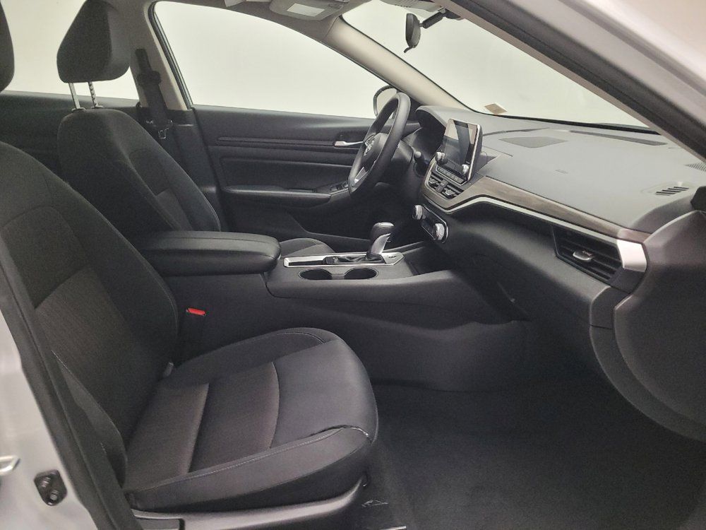 Used 2025 Nissan Altima 2.5 SV FWD image 21