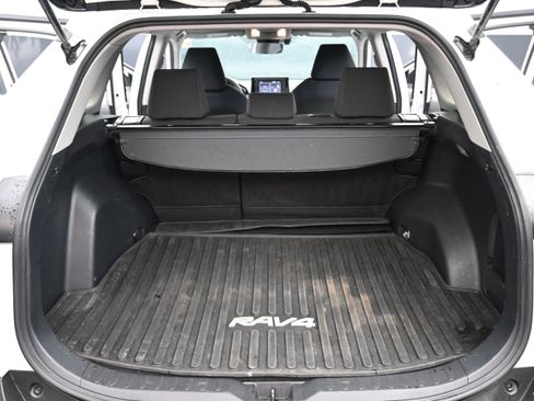 Used 2020 Toyota RAV4 LE w/ All Weather Liner Package AWD/4WD image 21
