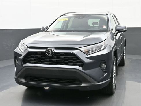 Used 2021 Toyota RAV4 XLE Premium image 7