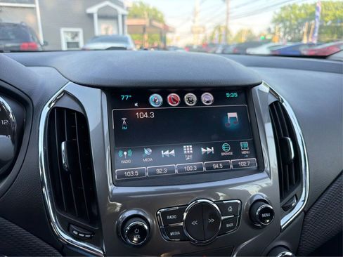Used 2017 Chevrolet Cruze LT w/ Sun And Sound Package FWD image 18