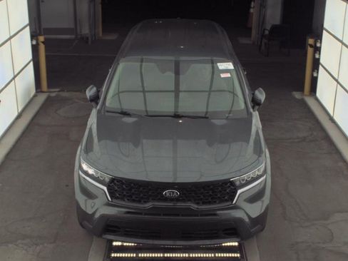 Used 2023 Kia Sorento LX image 3