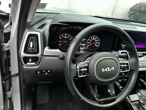 Used 2022 Kia Sorento SX image 11