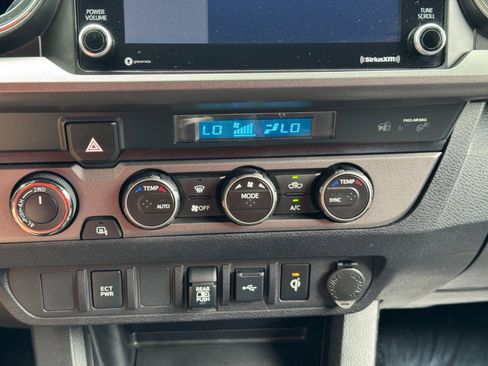 Used 2021 Toyota Tacoma TRD Off-Road AWD/4WD image 25
