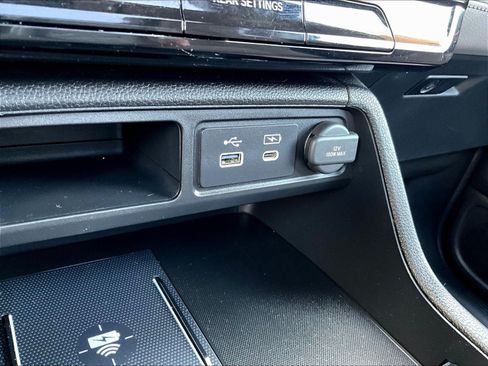 Used 2024 Honda Pilot Touring image 16