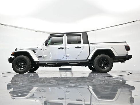 Used 2022 Jeep Gladiator Willys image 42
