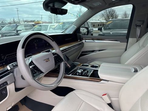 Certified 2025 Cadillac Escalade Sport Platinum image 9