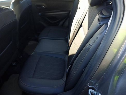 Used 2022 Chevrolet Trax LT w/ Sport Edition image 7