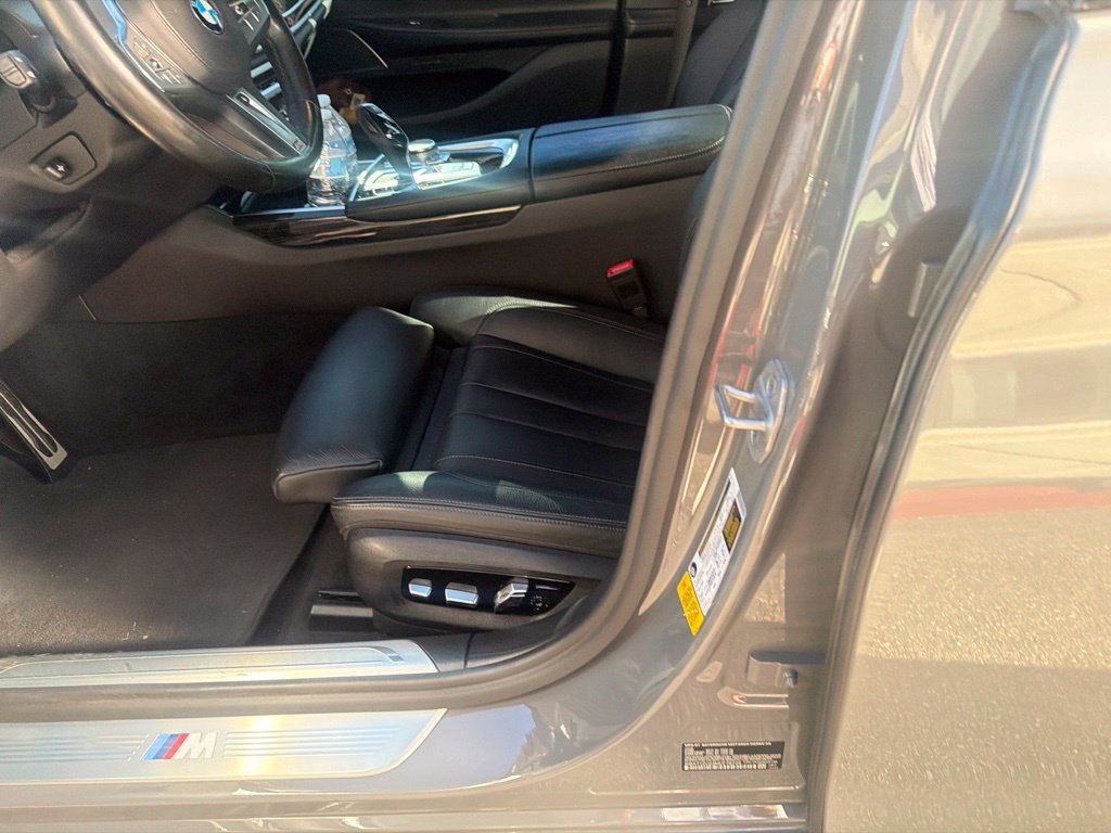 Used 2021 BMW 740i w/ M Sport Package RWD image 9