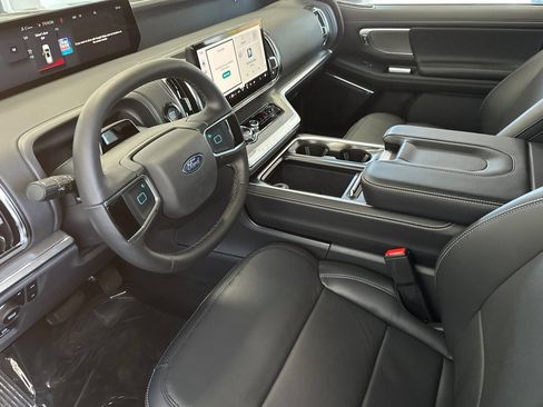 New 2026 Ford Expedition Platinum w/ Driver's Package AWD/4WD image 11