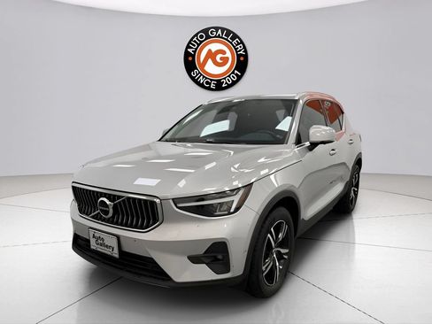 Used 2023 Volvo XC40 B5 Plus AWD/4WD image 8
