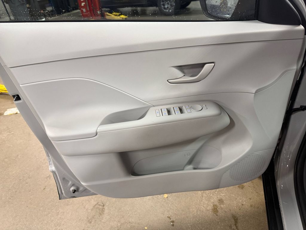 Used 2025 Hyundai Kona SEL AWD/4WD image 28