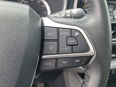 Used 2023 Toyota Highlander XLE AWD/4WD image 23