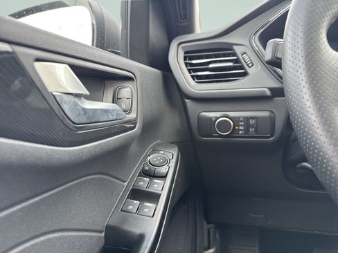 Used 2025 Ford Escape ST-Line AWD/4WD image 13
