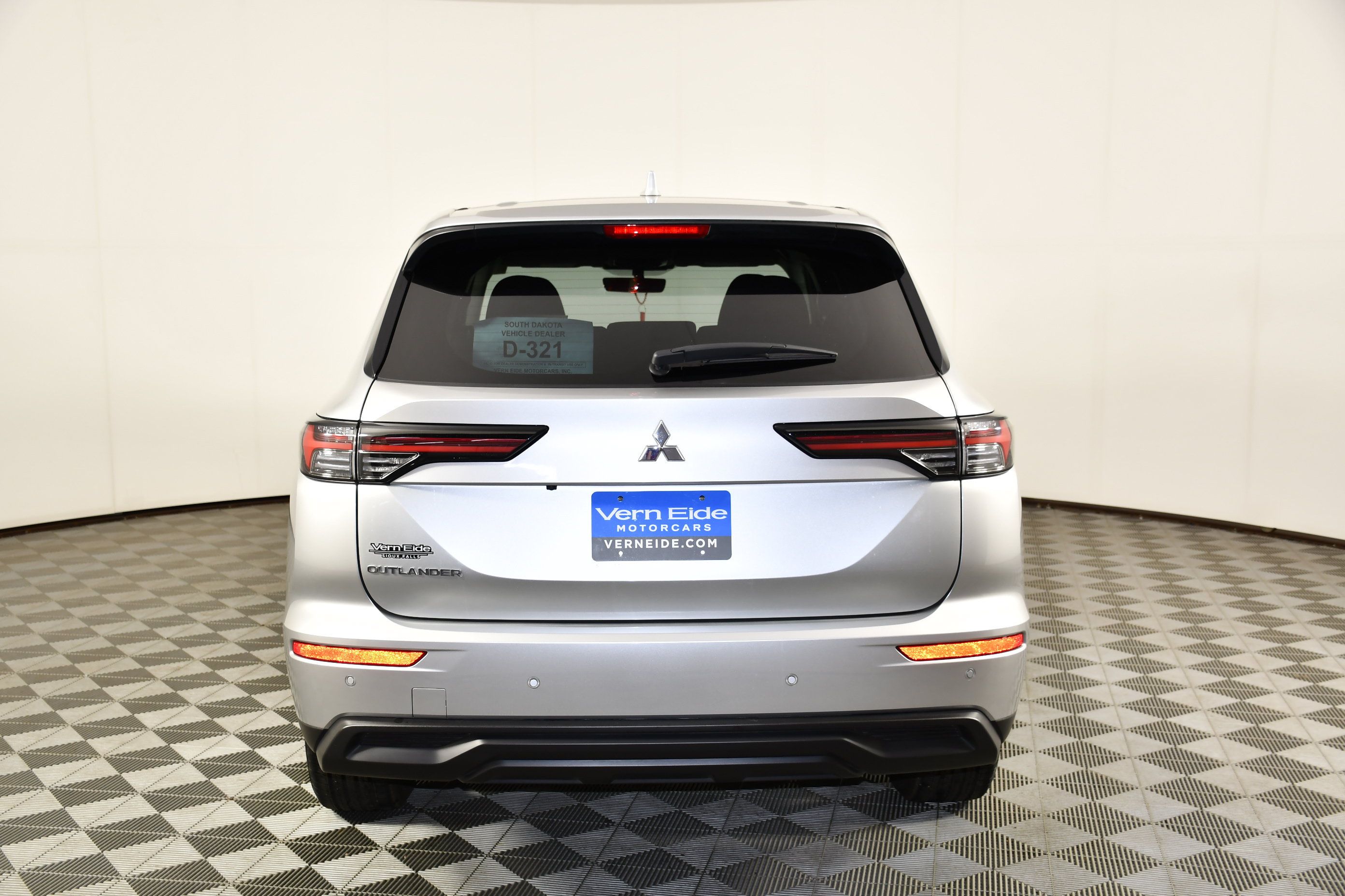 Used 2025 Mitsubishi Outlander ES FWD image 6